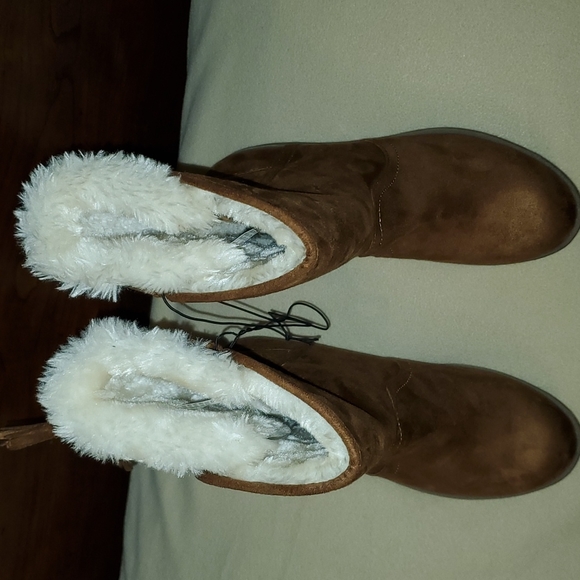 Calistoga Mid-Calf Brown with White Faux Fur Lace Up From Behind Size 8 - Picture 4 of 5